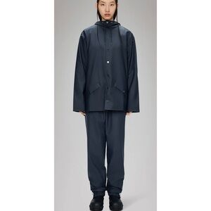 RAINS Jacket
Jacket is an ever-contemporary unisex rain jacket.